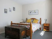 3 Bedroom House with Welcome Breakfast near Beaches