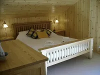 Superb Detached 4 Bedroom Family Chalet. Perfect for Winter and Summer. -  Habitaciones en casas particulares