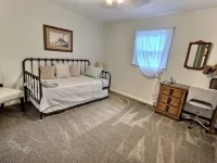 Updated cottage across from Lake Barkley, awesome patio, pets welcome!