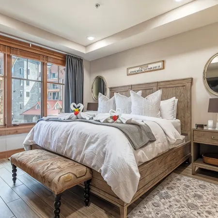Premier 1 Bd/1 Br Condo Ski in and Out.  Gondola is Right Outside the Condo.