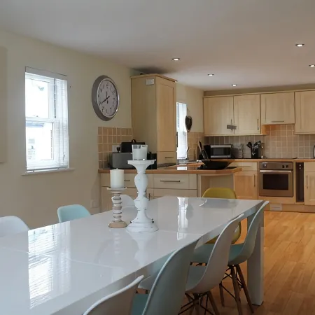 LUXURY PENTHOUSE APARTMENT ALONG  ILFRACOMBE SEAFRONT! GREAT FOR FAMILIES !
