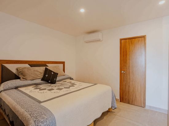 Amazing Bay Views • Rooftop Pool • Walk to Restaurants & More