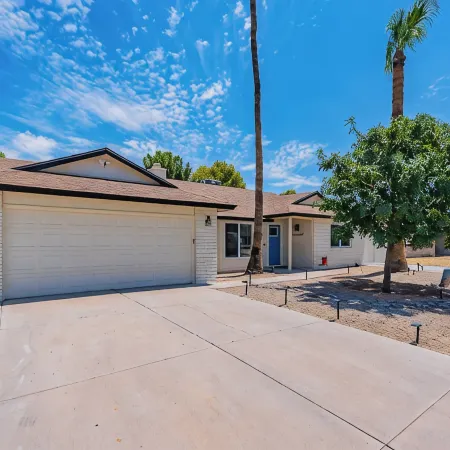 Gilbert AZ 4Br Vacation Home Remodeled Garage