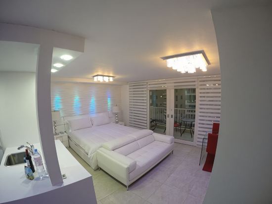 NEW - LUXURIOUS MODERN STUDIO - STEPS TO THE BEACH, RESTAURANTS AND HOTELS