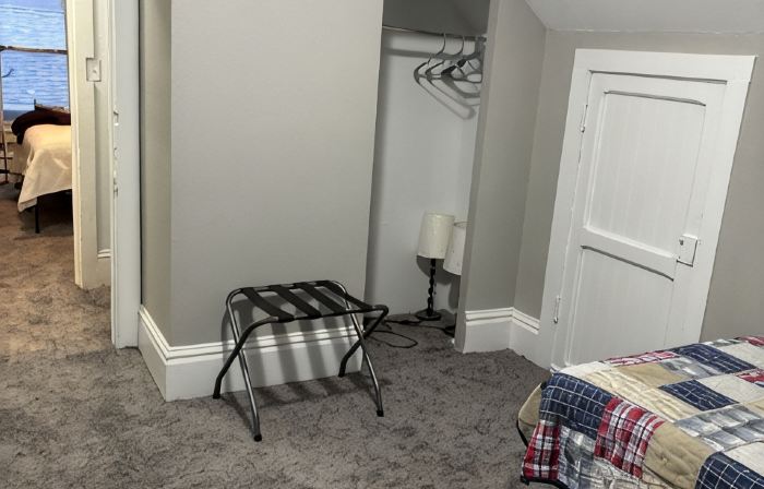 4Br Historic Home Near Makoshika State Park. Sleeps 9, Pet Friendly, Agates