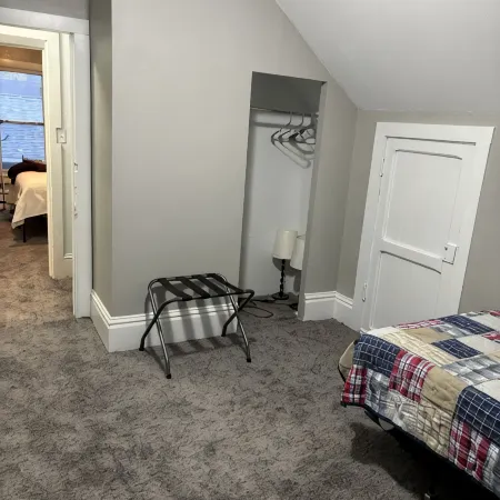 4Br Historic Home Near Makoshika State Park. Sleeps 9, Pet Friendly, Agates Отели в г. Глендайв