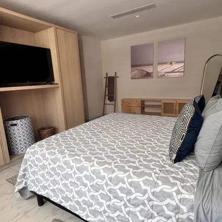 H&H Cozy Apartment (walking distance to Downtown)