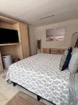 H&H Cozy Apartment (walking distance to Downtown) - Condos