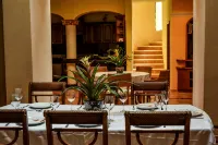 Private Luxury Villa 15,000 sq ft,kid friendly, Maid, pvt.Chef,24 h security