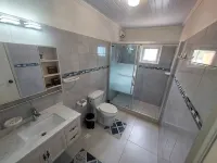 Romantic House with Spacious Hot Tub Spa, Family/Pet friendly and Free Parking - balcony