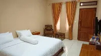 Villagio Hotel - parking