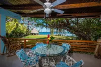 Tamarindo's Hidden Gem, Tropical oasis 3 BR Beachfront Home, with private pool. - สระว่ายน้ำส่วนตัว