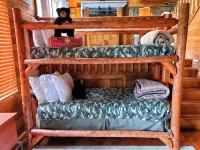 Beautiful Views with Hottub and King Bed - Balkoner