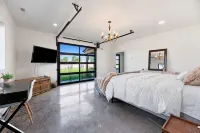 La Bella Vita (The Beautiful Life) 5+ Bedrooms - Homestays
