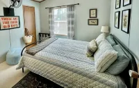 Waterfront  - Enjoy The Sunset Lodge Lake  House with kayaks, dock, swimming - Homestays