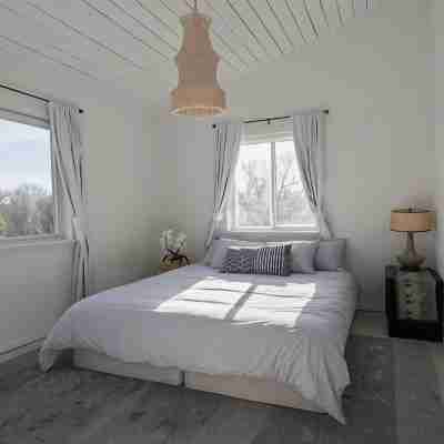 Ideal Montauk retreat with pool and hottub Rooms
