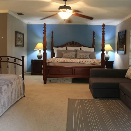 Lake & River Front! Huge-Fun Home:3300Sft-4Bath-Games,Kayaks,Canoe,View & Space!