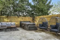 NEW Gorgeous 4bd near universities Hot tub + Games - Bungalows