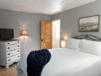 Big Views, Hot Tub, Dog Friendly, 5min to BR - 4-Star