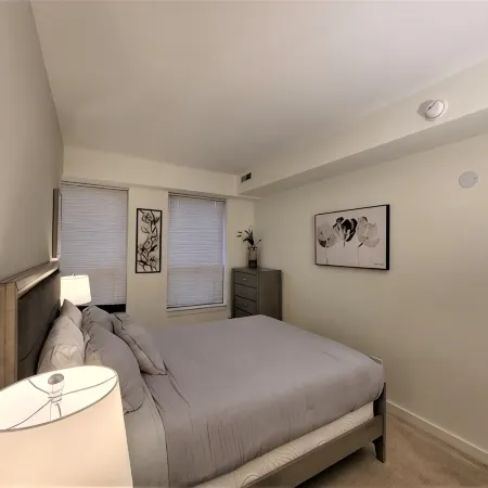Executively Appointed Condo, w/resort amenities, IND GAR, Pool, Gym+ Biz Lounge