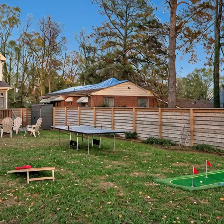 Stylish Durham Getaway Near Duke / DT - Fun Backyard