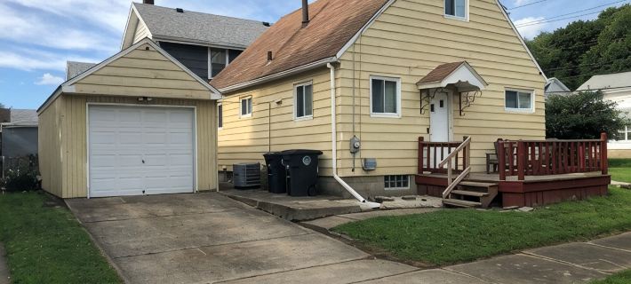Scenic hiking in Cuyahoga Valley National Park! 1BR house, central air & laundry Отели в г. Акрон