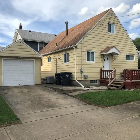 Scenic hiking in Cuyahoga Valley National Park! 1BR house, central air & laundry
