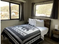 Cozy Wolf Lodge — Unit 3 - balcony