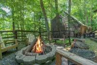 Come Ski Hatley Pointe! Hot Tub+Fire Pit, Fireplace,WiFi, Pet Friendly! - Chalets