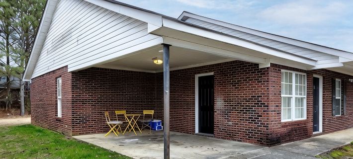 3 Bed 2 Bath Renovated Cozy Rustic Home Hotels in Floyd County