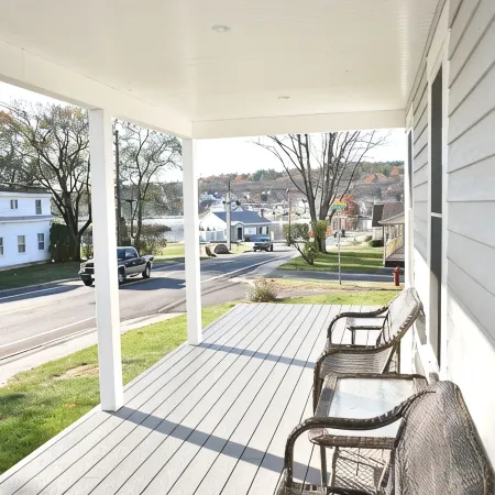 Meredith Bay - Brand New 2nd and 3rd floor Apartment in Private Home