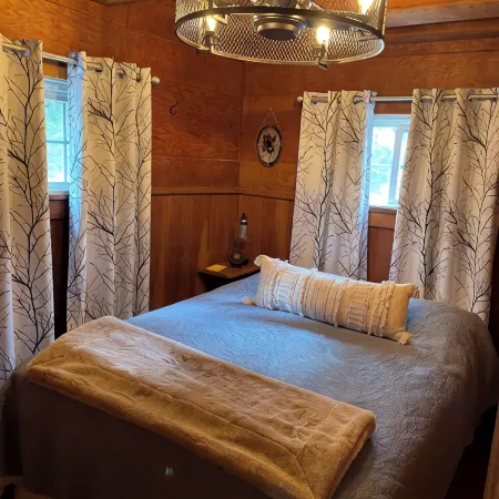 Sunset Cottage - Lakefront Cottage with Private Dock