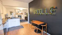 1 bedroom apt, Steps from Swamp Rabbit Trail, 15 minute walk to Main st. - Condos