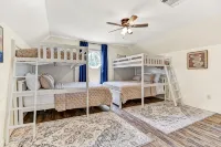 Texoma Cabin w/ Private Game Shed & Beach Trail - Lakehouse Family Retreat - バルコニー
