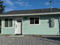 Newer Cozy Cottage w/ Saltwater Spa! - Wi-Fi