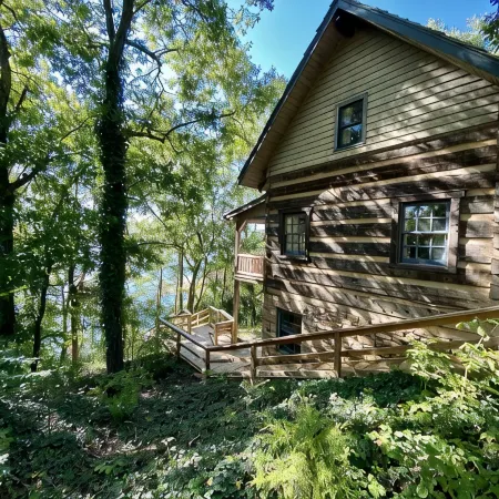Luxury Log Cabin and 40 acres on Douglas Lake