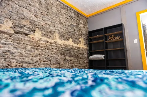 3 Bedroom 2 bath. Living space and kitchen. - Homestays