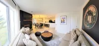 Newly Renovated 2BR - walk to lift;  walk to Stratton Village; easy parking - 4성급