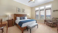King Suite! Stay & Play Rates! Overlooking 9th fairway at Osage National! - Wifi