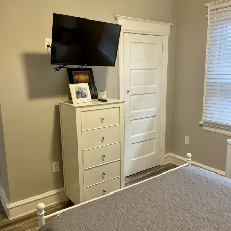 Renovated 2nd flr Condo 3 blocks from Ventnor beach, right off of Ventnor ave!