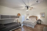 Spacious Vacation Home: Sleeps 16, 1/2 mi to Beach & Boat Ramp - Family Friendly - 3성급
