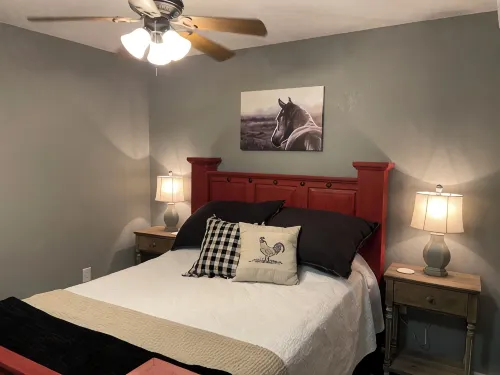 Tiny Farm home on 225 acres. 28 miles from Durant Casino & resort. Pet friendly! - 3-Star
