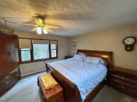 Relaxing & Rejuvenating Retreat w/Hot tub, Pool, Sauna, & Games for family+pets - 샬레 호텔