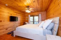 Mountain Forest Cabin w/ Therapeutic SPA Jacuzzi/Pool table/Gameroom Lic #033262 - Chalets