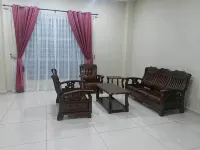 Thibas Homestay Sungai Pelek - Pet friendly