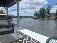 LakeHouse w/ Great Views--Private Boat House/Dock & Fire Pit /Fenced  Back Yard - 4-stjärniga
