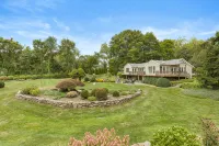 Charming 2-bedroom house on 2 dog friendly landscaped acres in lovely Chester - con encanto