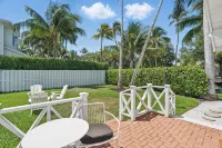 King Bedrooms, Two Blocks to Gulf, Shopping, and Dining in Old Naples - Homestays