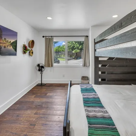 Private gated home, pool/hot tub, bbq, beach, families, summer vacation.