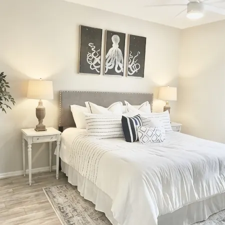 • The Coastal Haven • Walk To Beach! • REMODELED •